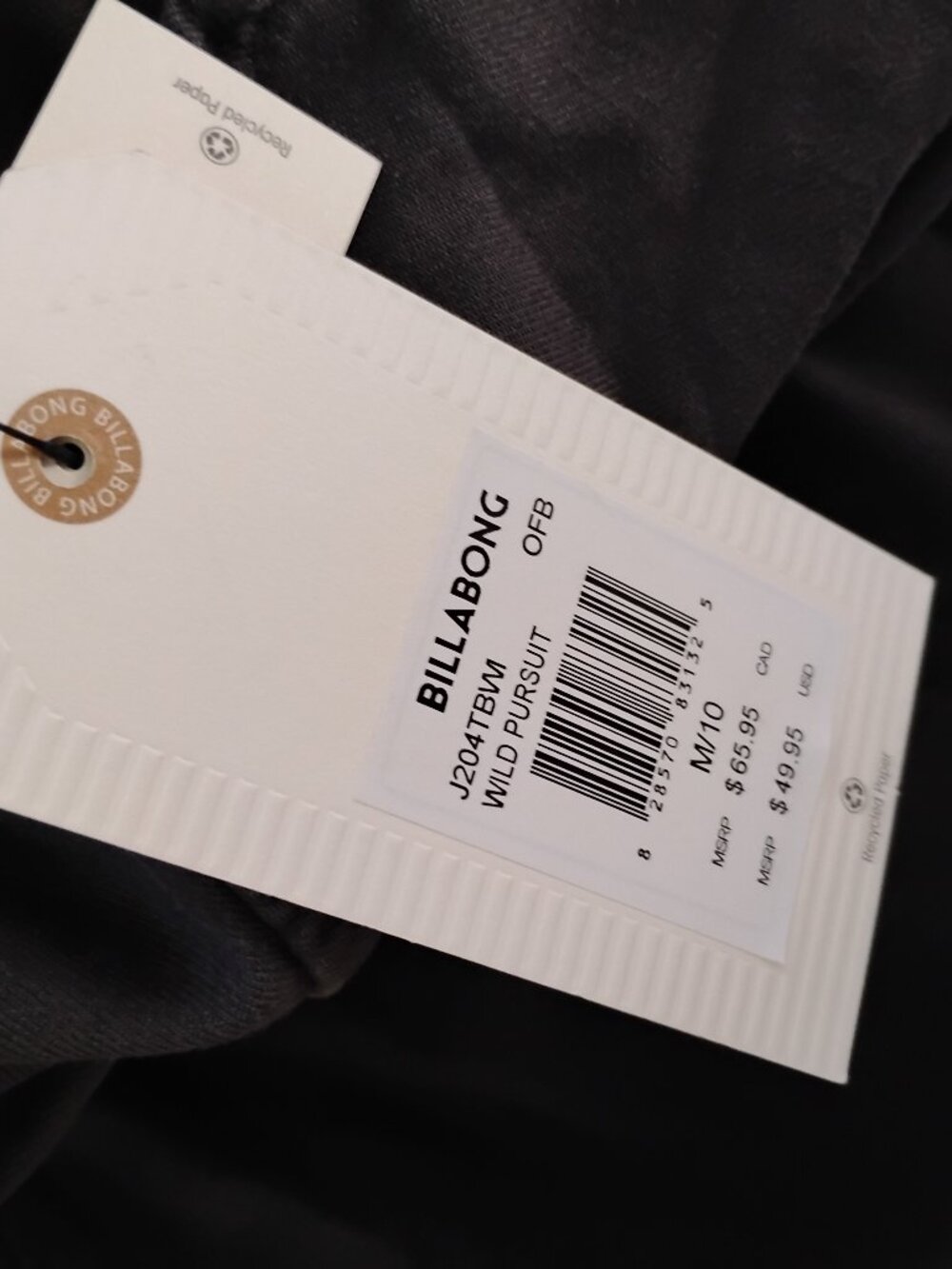A CUTE LITTLE SHORT JUMPER WITH A BID AND SIDE POCKETS